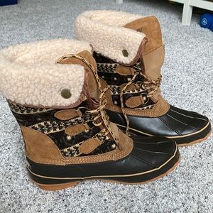 Khombu Irene Boots - with original box! Worn once!